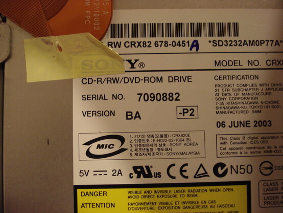 Cambio de unidad CDRW a DVD/CDRW en un iBook G3 600 MHz allá en el lejano 2007.